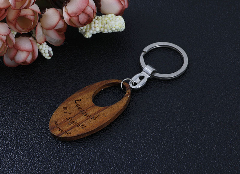 Oval wood pendant keychain
