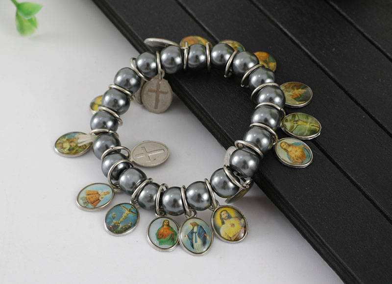 Imitation pearl beads bracelet with epoxy pendants