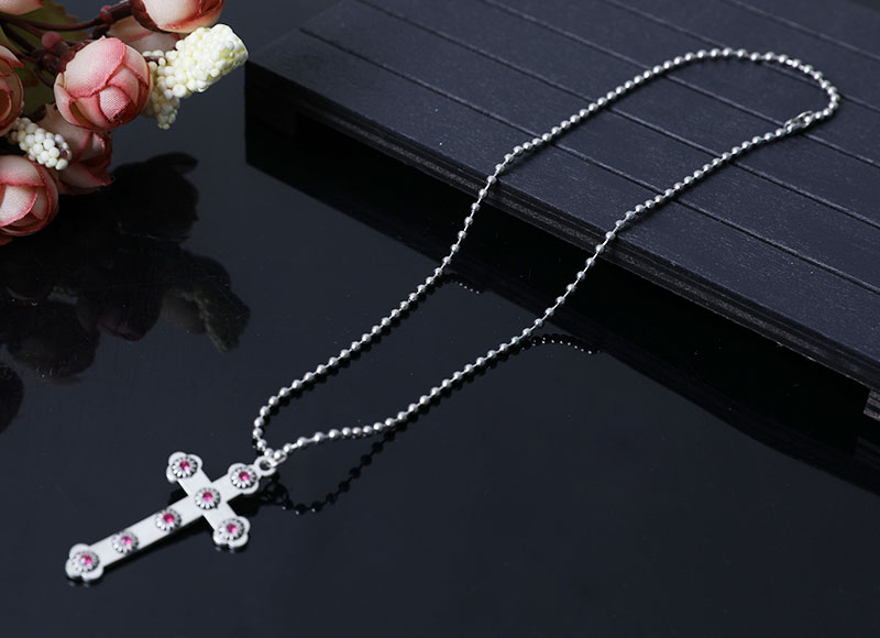 chain necklace with cross